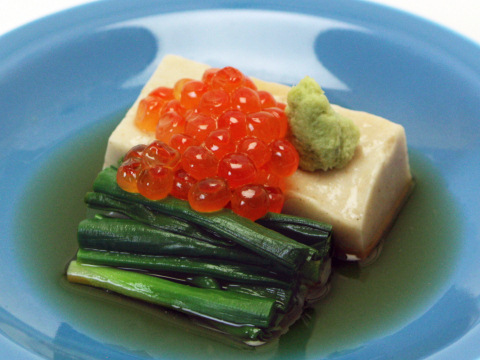 ごま豆腐のいくらのせ